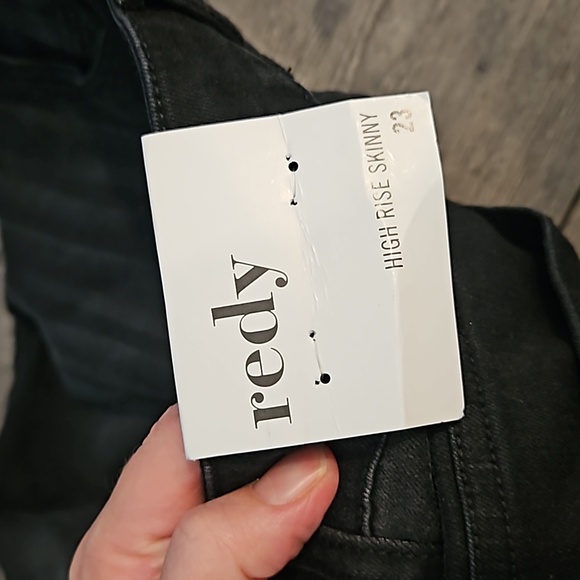 Redy size 23 jeans. High rise skinny. Full length. Fitted through thigh. - Picture 3 of 8